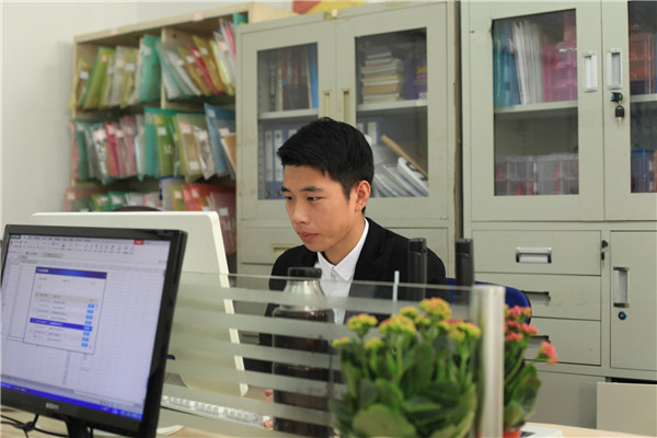 炫園注冊(cè)部經(jīng)理